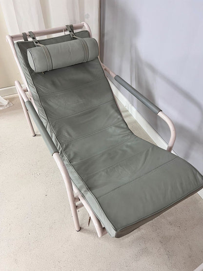 Vintage lounger model Genni by Gabriele Mucchi for Zanotta grey genuine leather