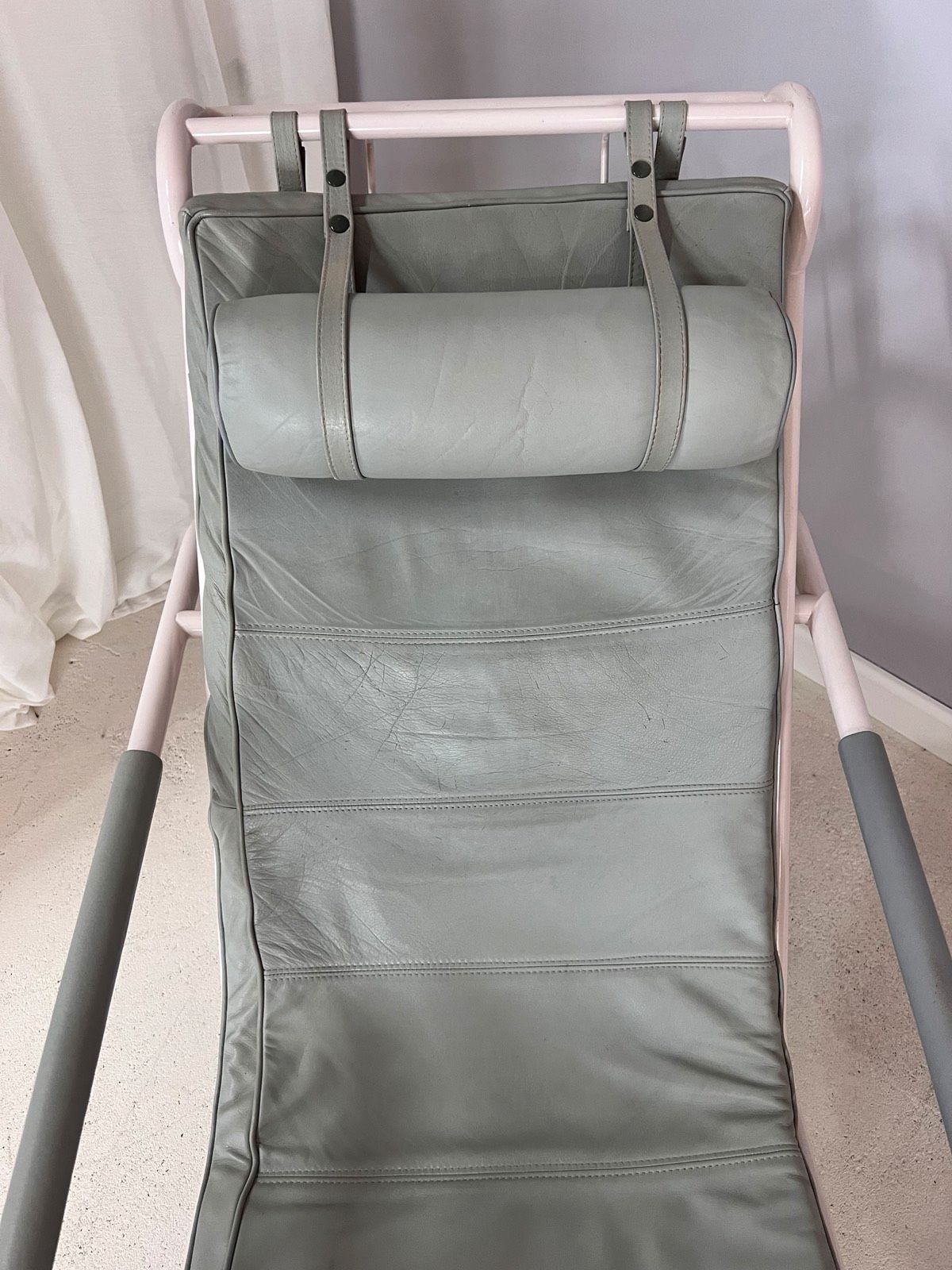 Vintage lounger model Genni by Gabriele Mucchi for Zanotta grey genuine leather