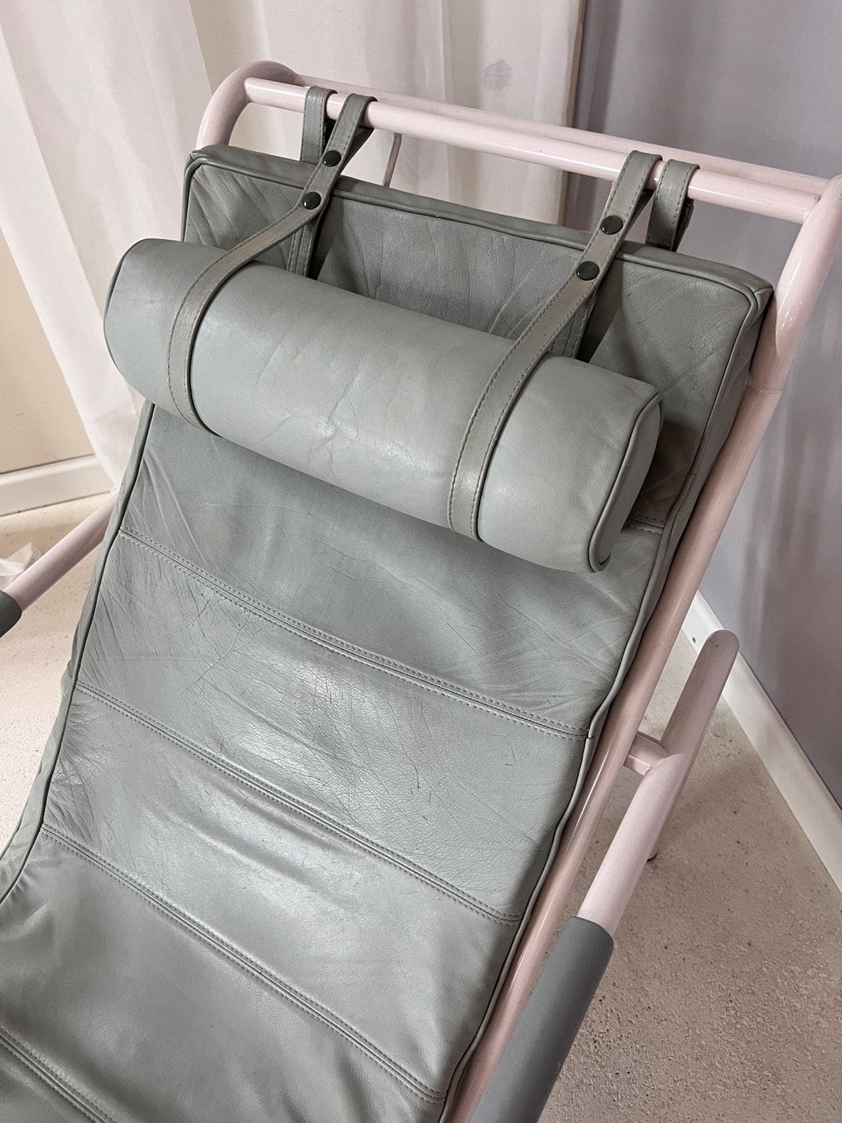 Vintage lounger model Genni by Gabriele Mucchi for Zanotta grey genuine leather