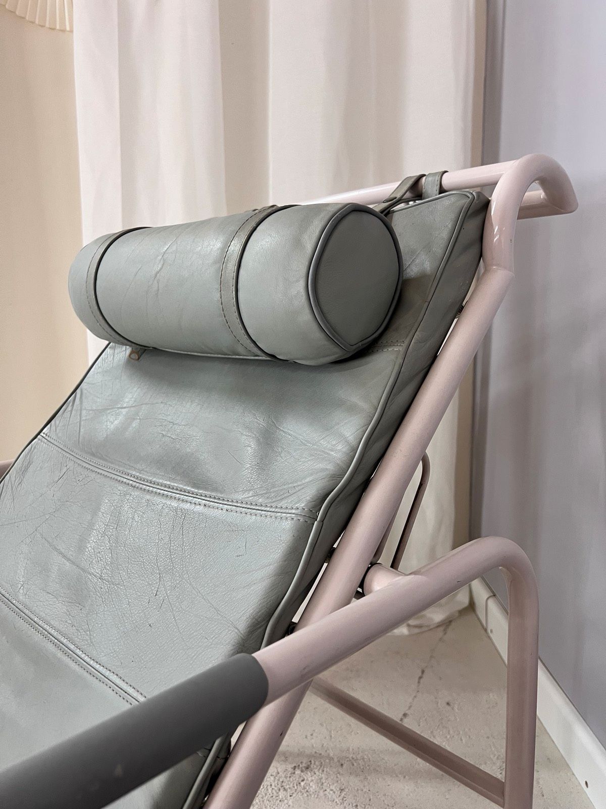 Vintage lounger model Genni by Gabriele Mucchi for Zanotta grey genuine leather
