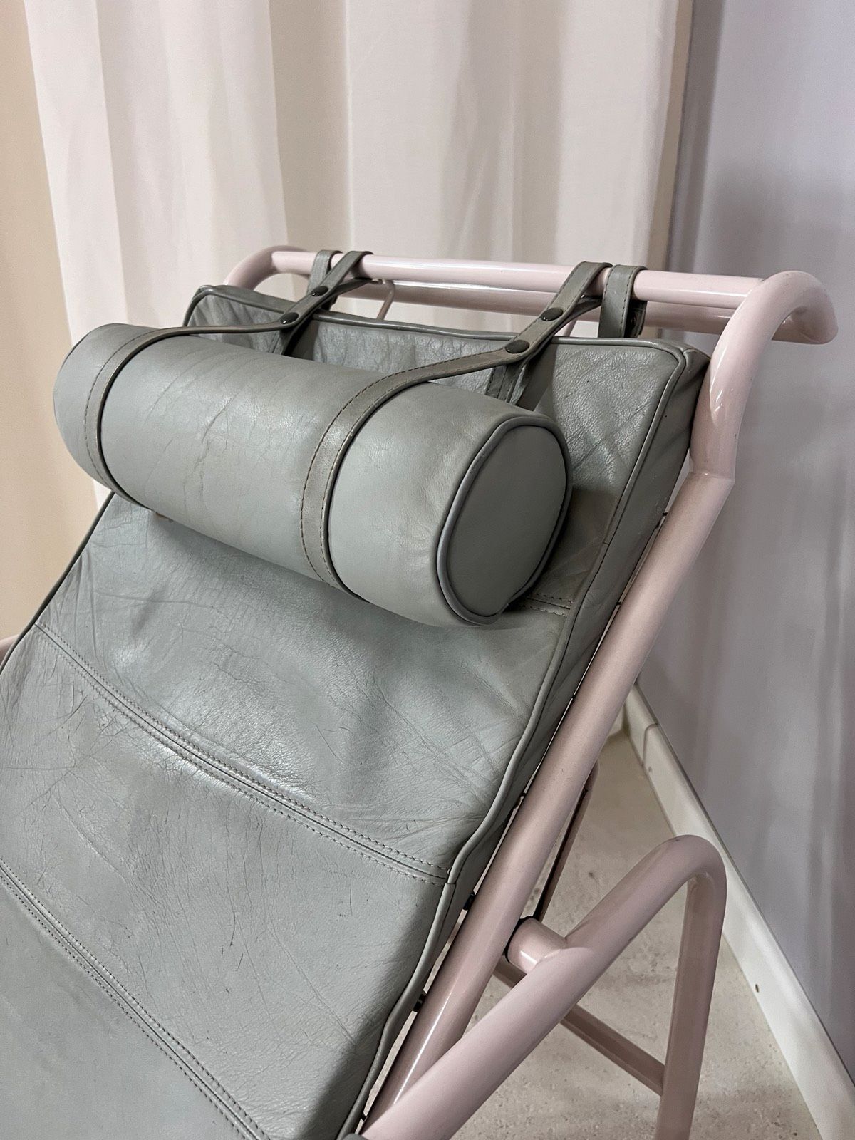 Vintage lounger model Genni by Gabriele Mucchi for Zanotta grey genuine leather