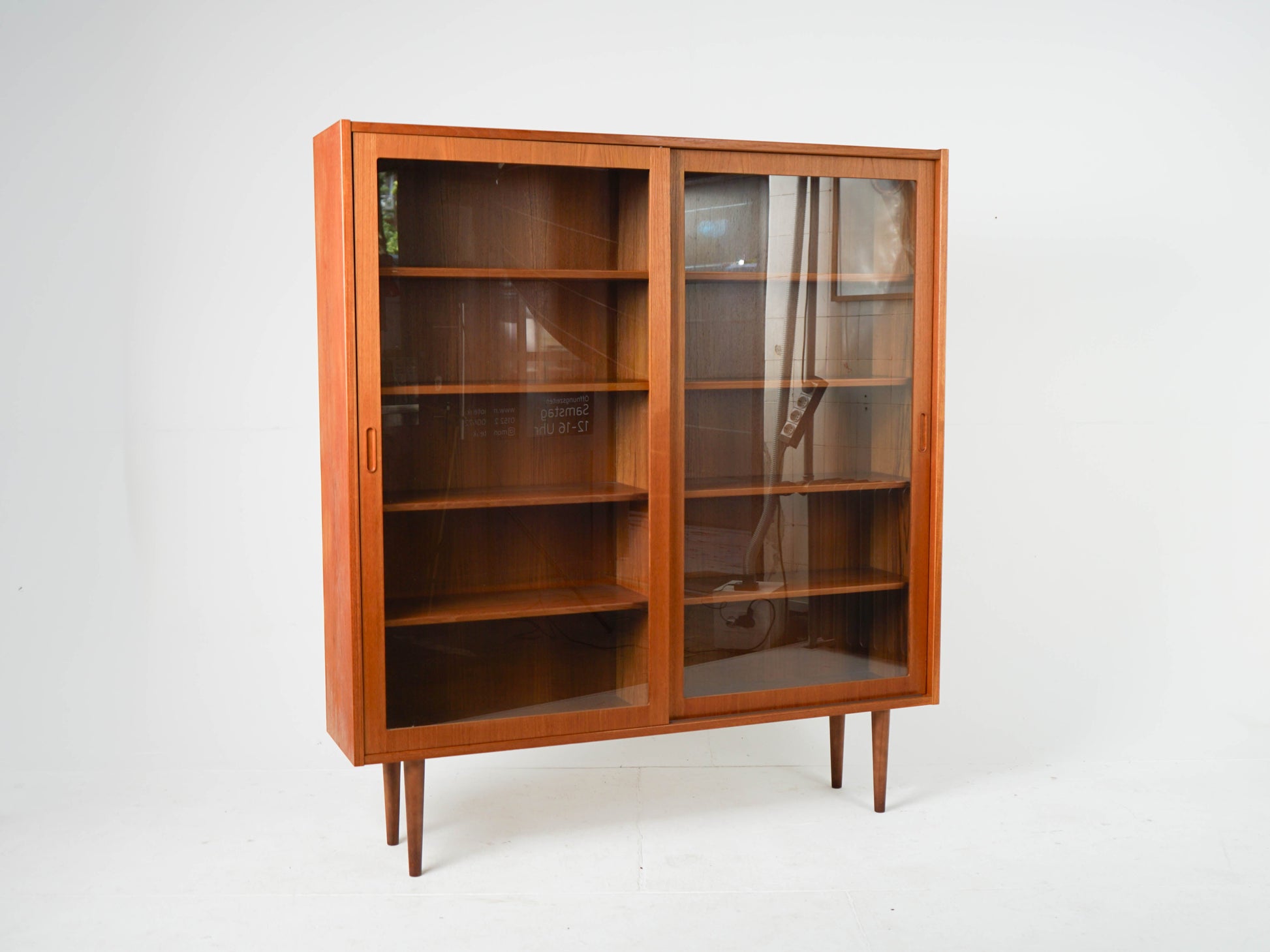 Vintage Teak Vitrine von Poul Hundevad