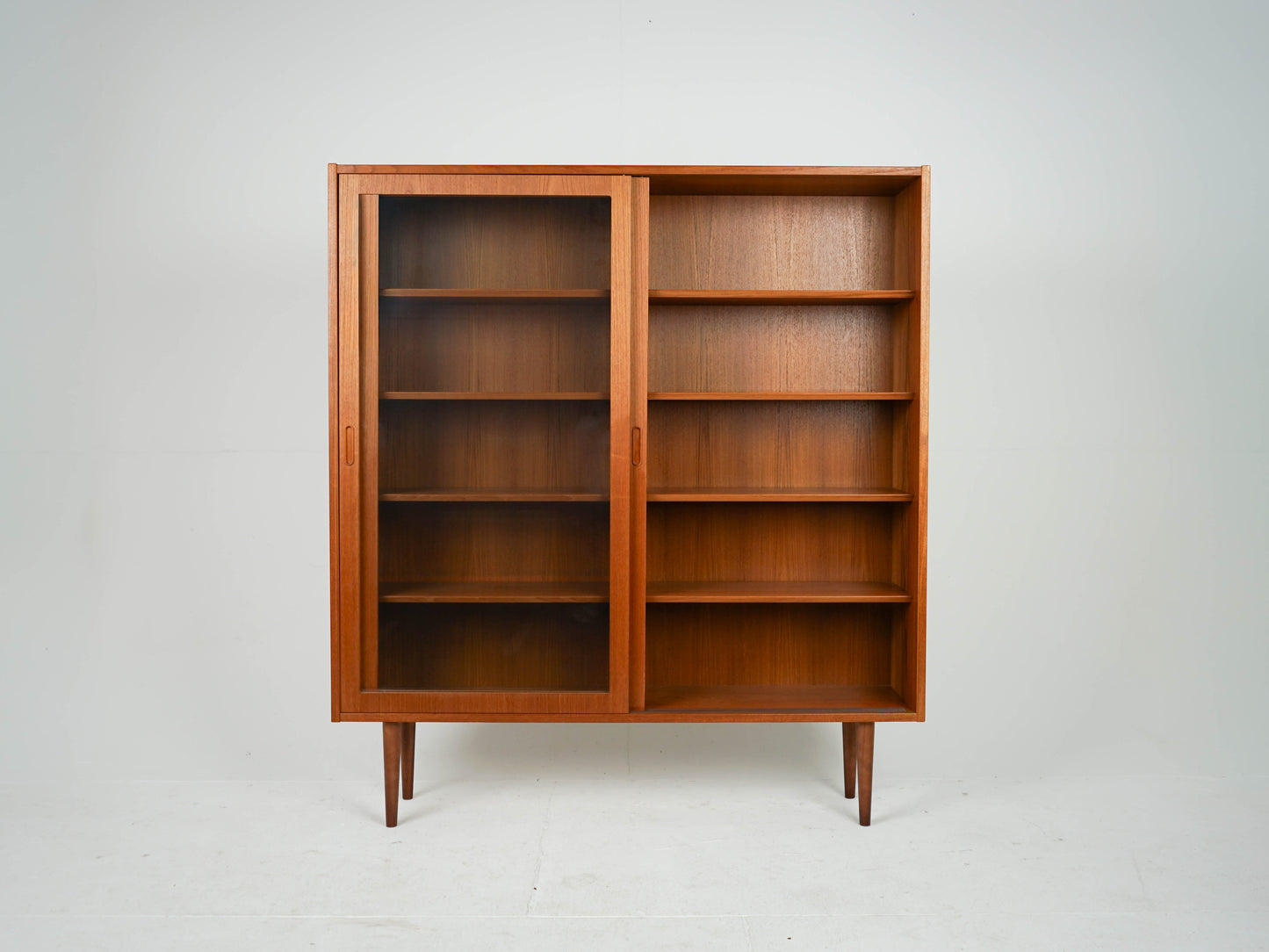 Vintage Teak Vitrine von Poul Hundevad