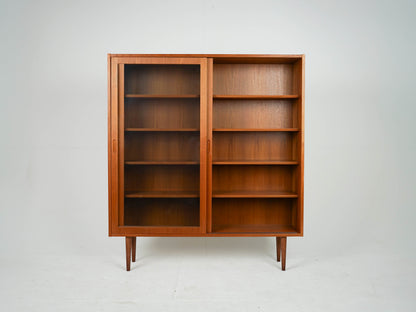 Vintage Teak Vitrine von Poul Hundevad