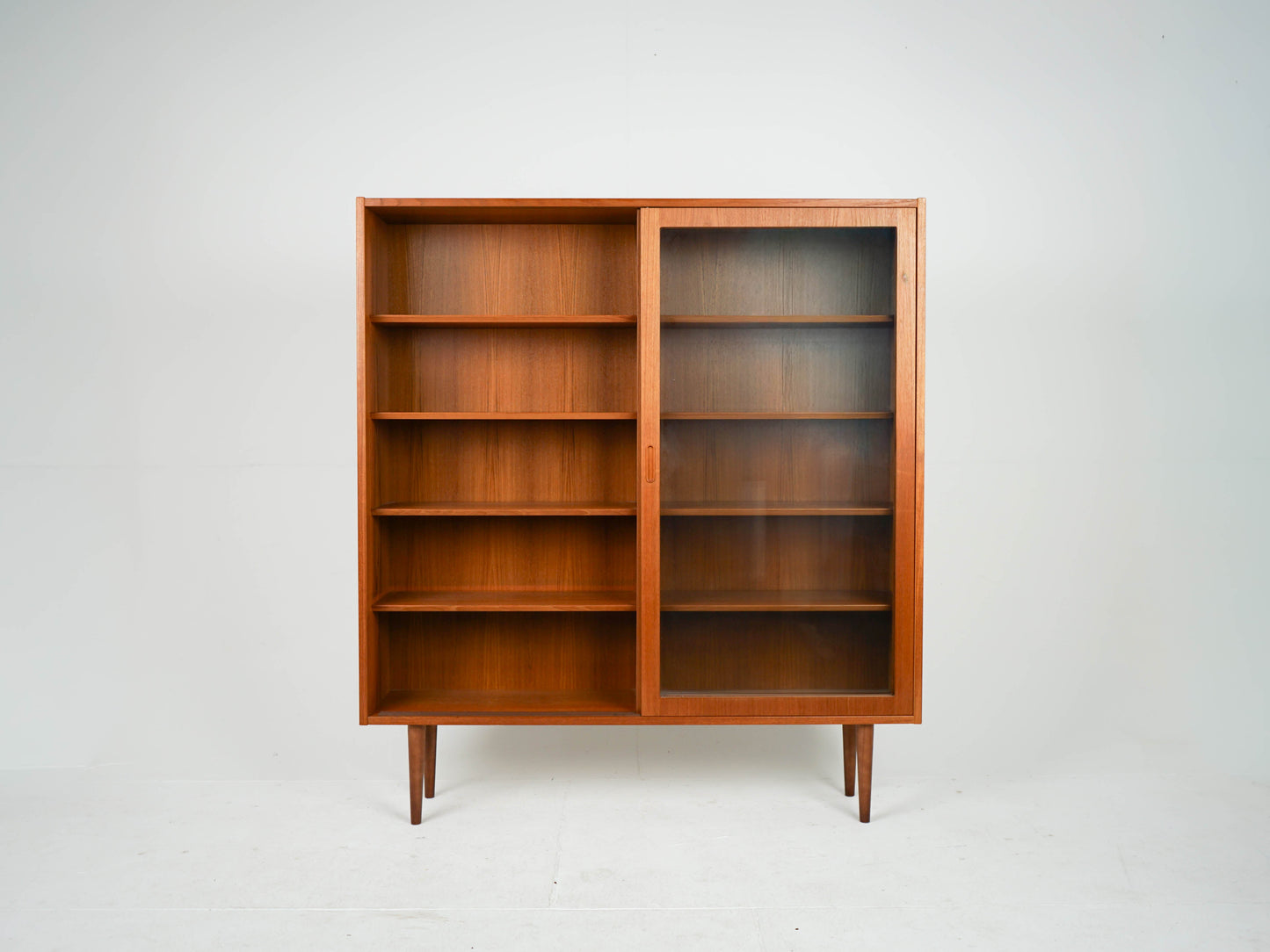 Vintage Teak Vitrine von Poul Hundevad