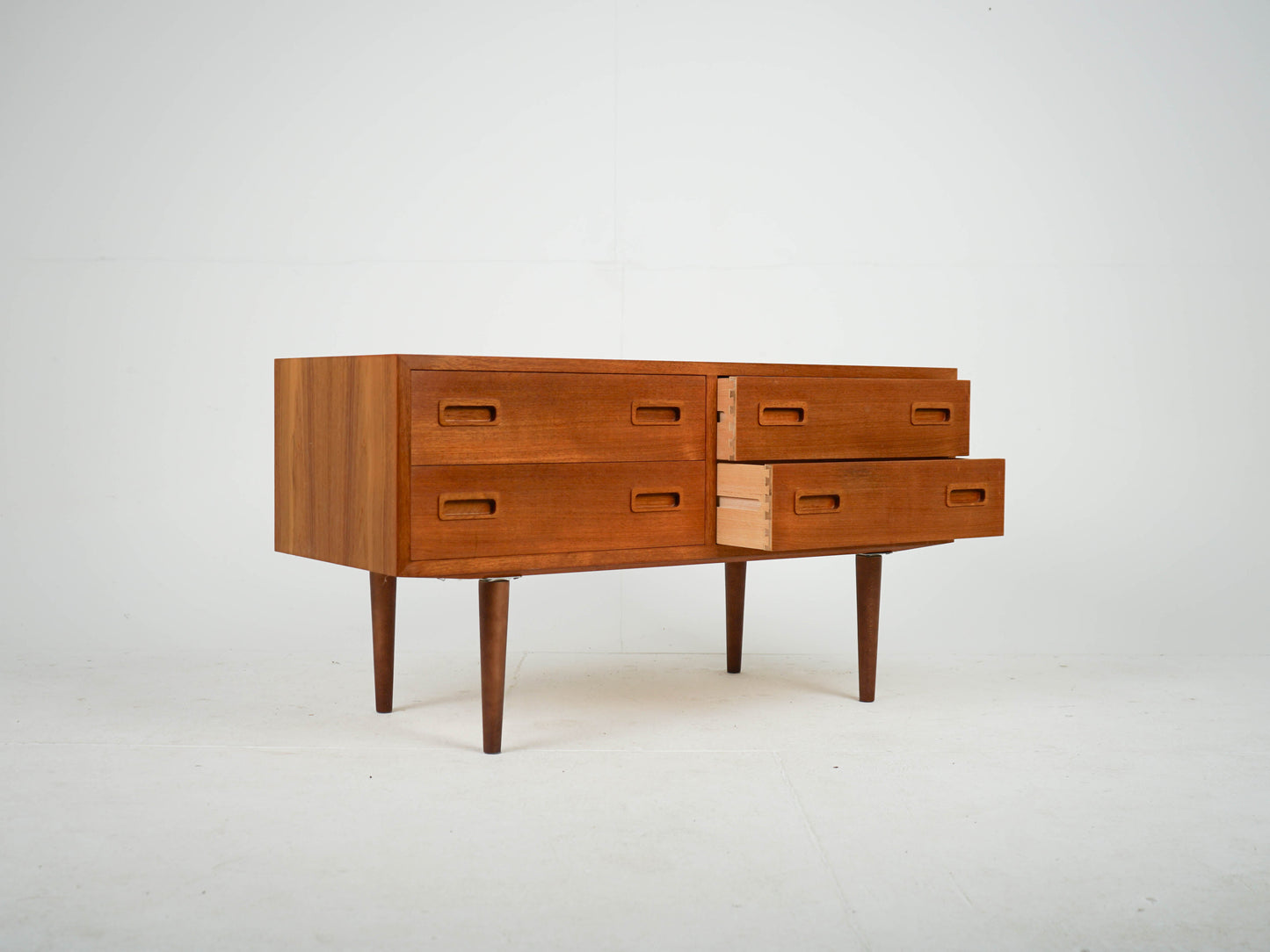 Vintage Teak Kommode von Poul Hundevad