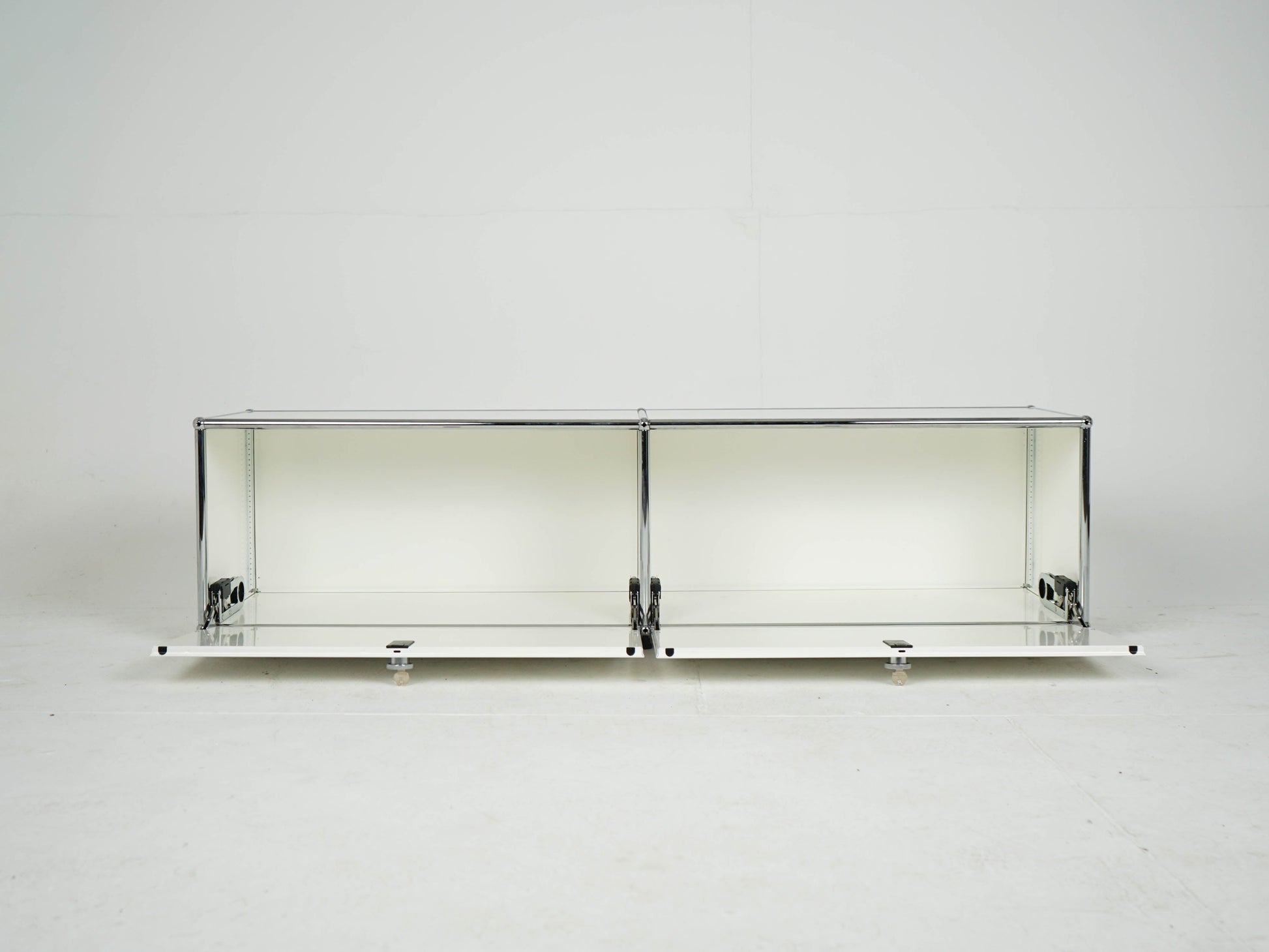 Vintage Sideboard USM Haller Reinweiß für USM Haller