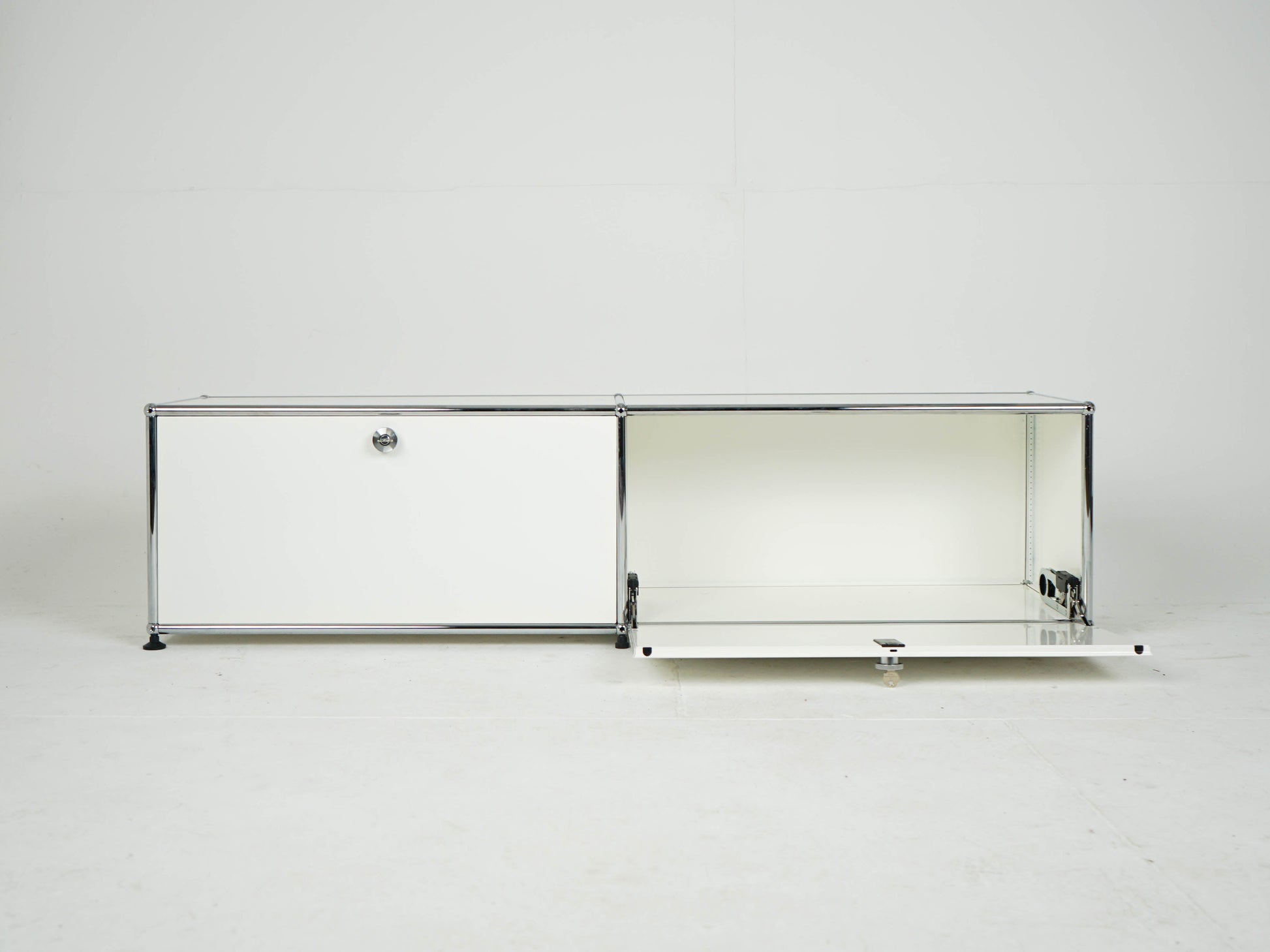 Vintage Sideboard USM Haller Reinweiß für USM Haller