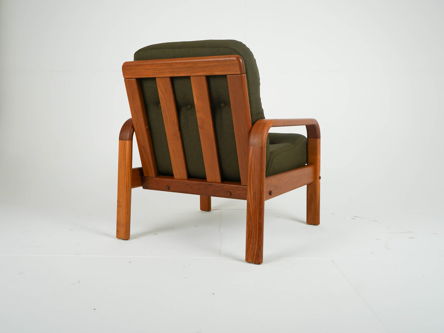 Vintage Sessel Teak mit neuem grünen Bezug