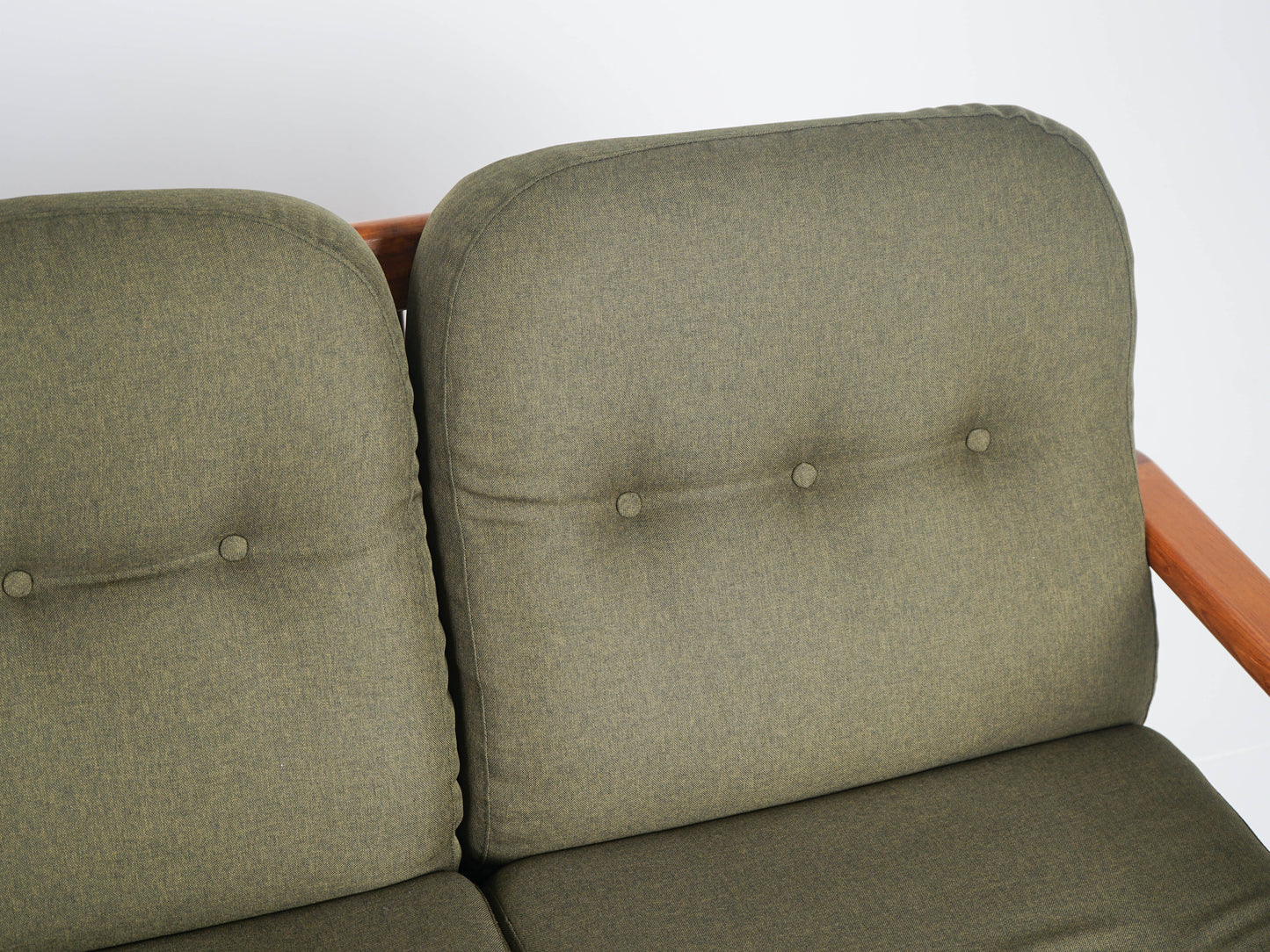 Vintage Sofa Teak neu bezogen grün