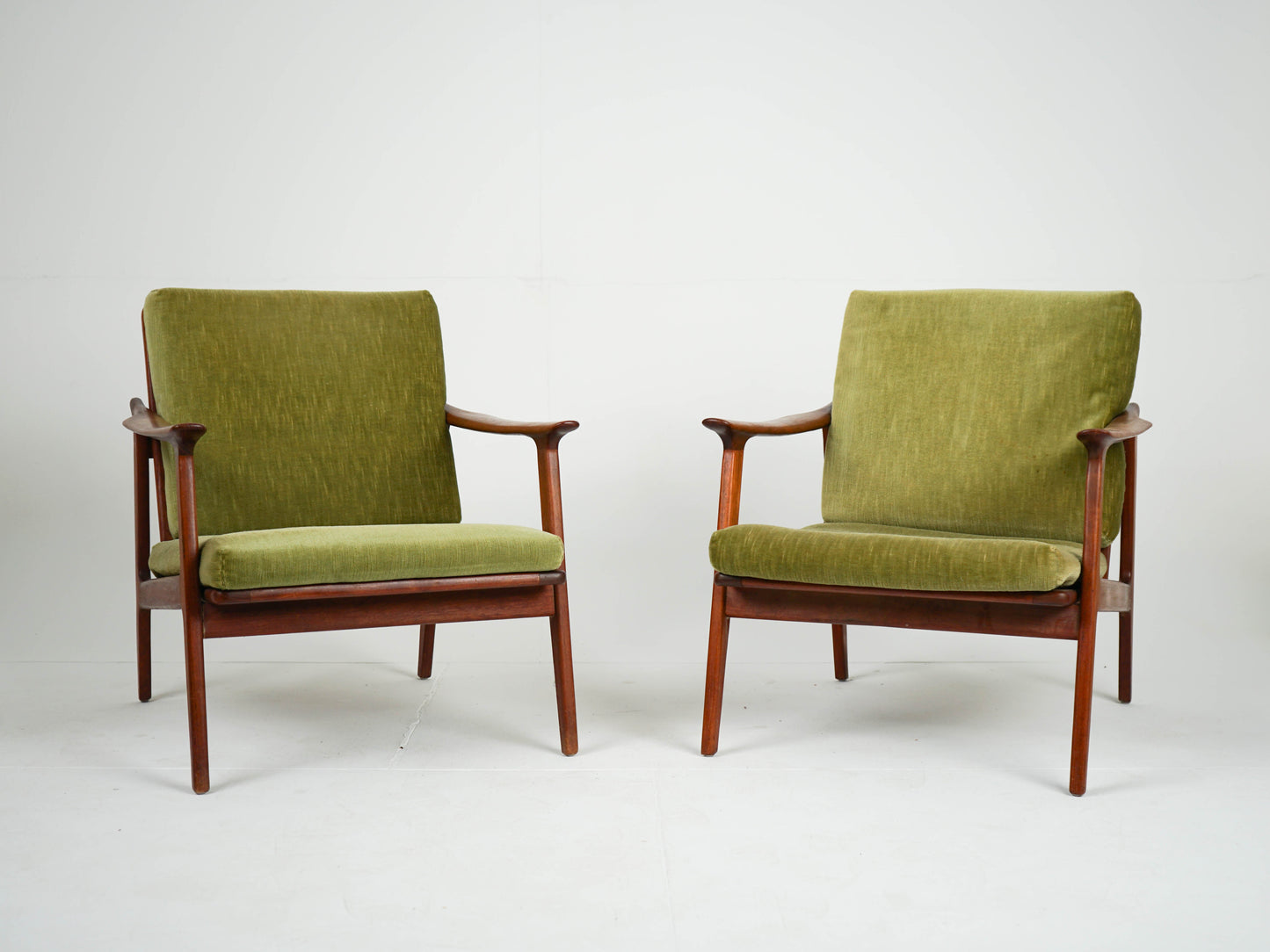 Vintage Sessel Teak grün Samtstoff