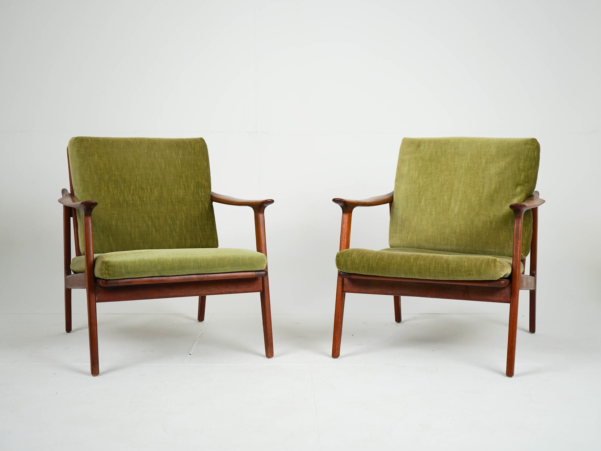 Vintage Sessel Teak grün Samtstoff
