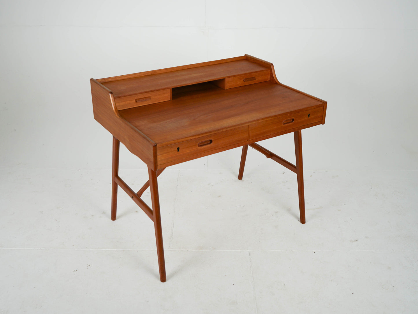 Vintage Schreibtisch von Arne Wahl Iversen für Teakholz, Sekretär