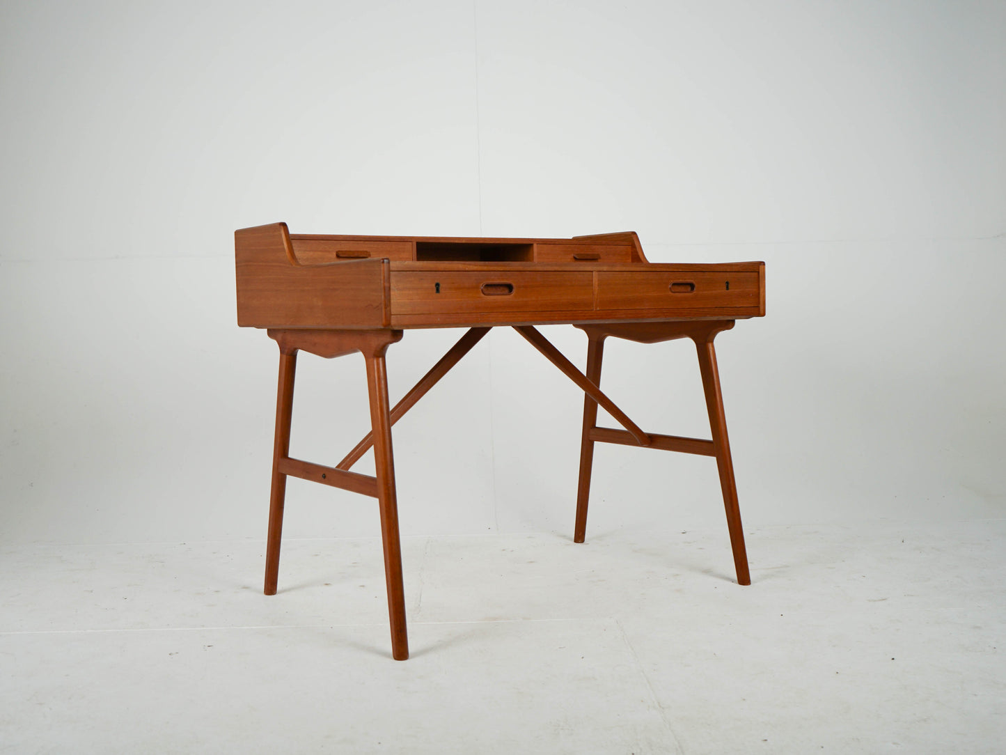 Vintage Schreibtisch von Arne Wahl Iversen für Teakholz, Sekretär