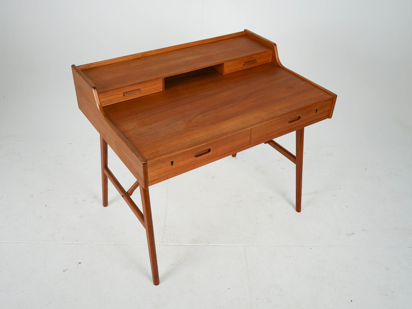 Vintage Schreibtisch von Arne Wahl Iversen für Teakholz, Sekretär