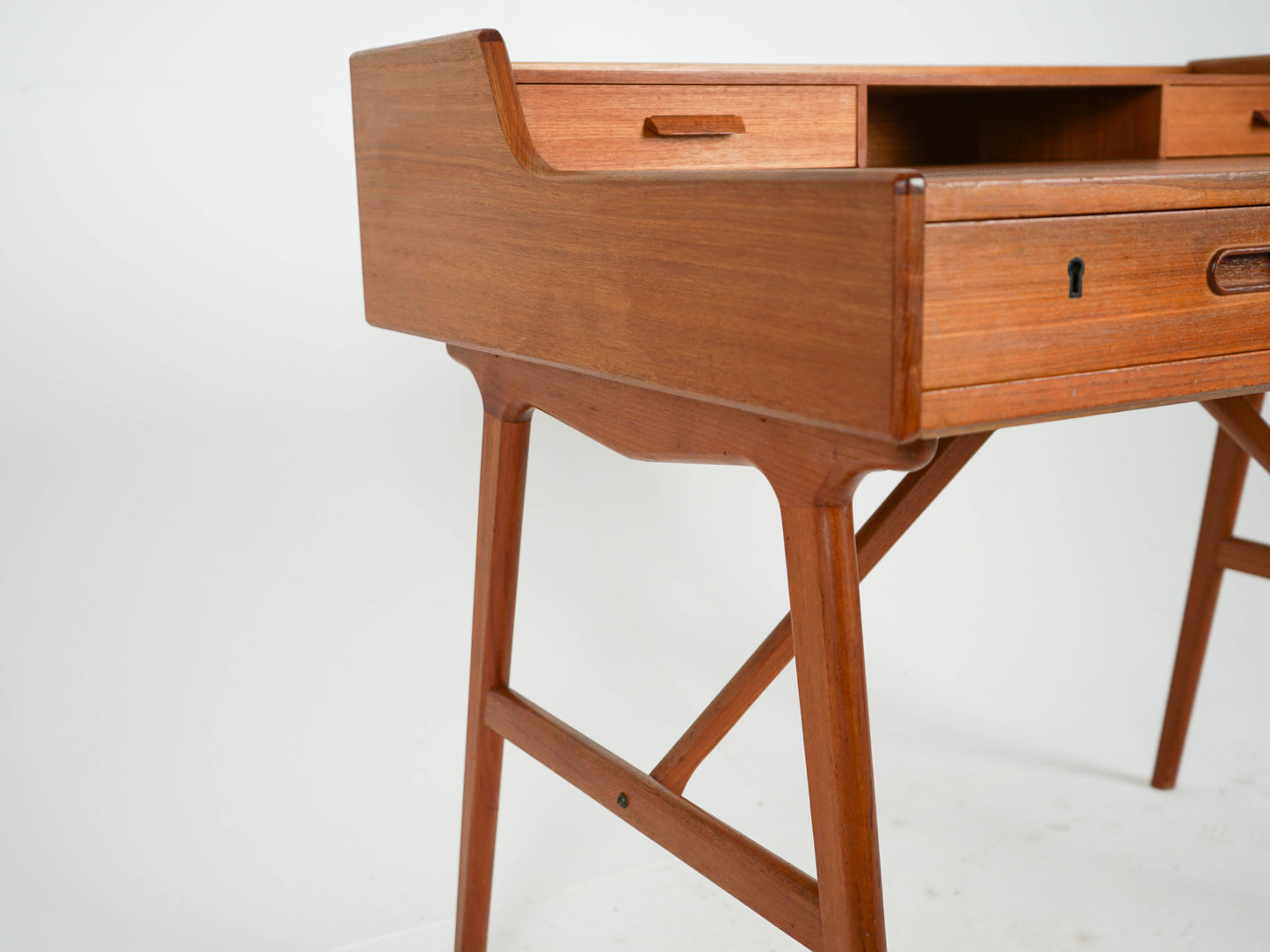 Vintage Schreibtisch von Arne Wahl Iversen für Teakholz, Sekretär