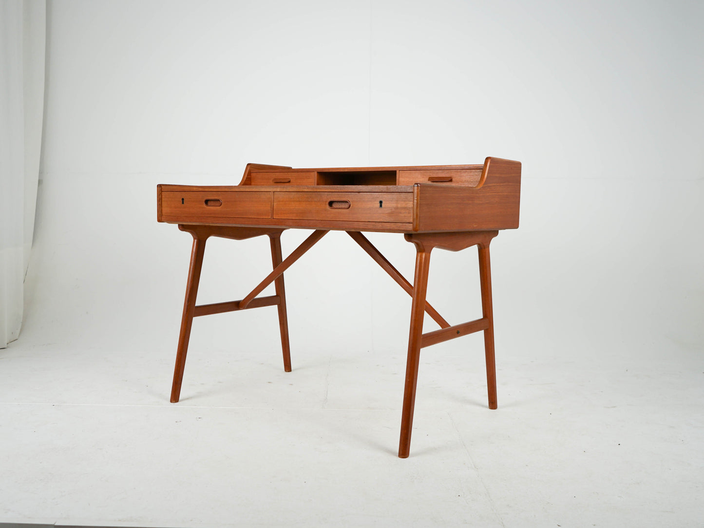 Vintage Schreibtisch von Arne Wahl Iversen für Teakholz, Sekretär