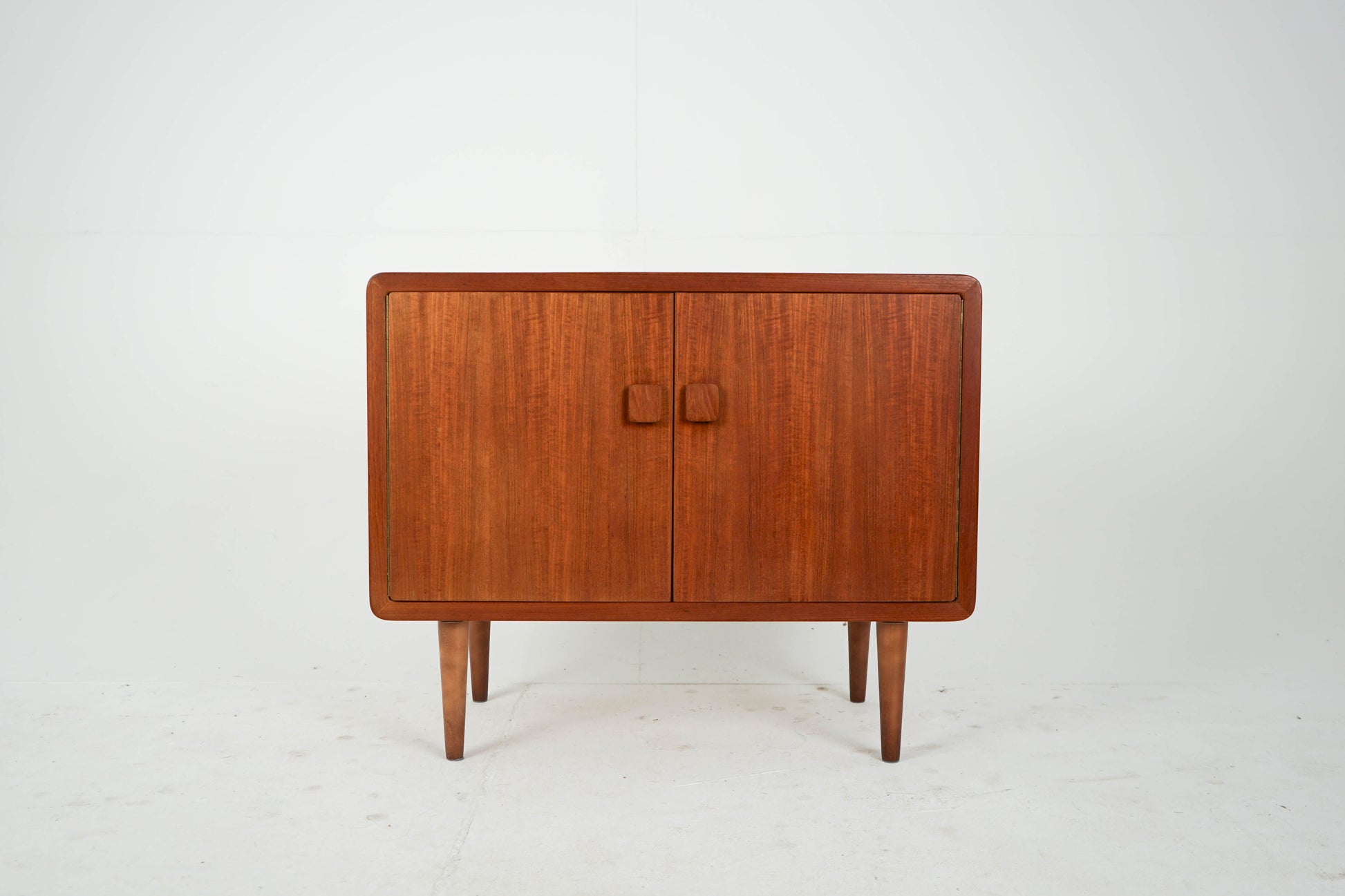Vintage Teak Sideboard Schrank Anrichte Vinyl TV-Schrank