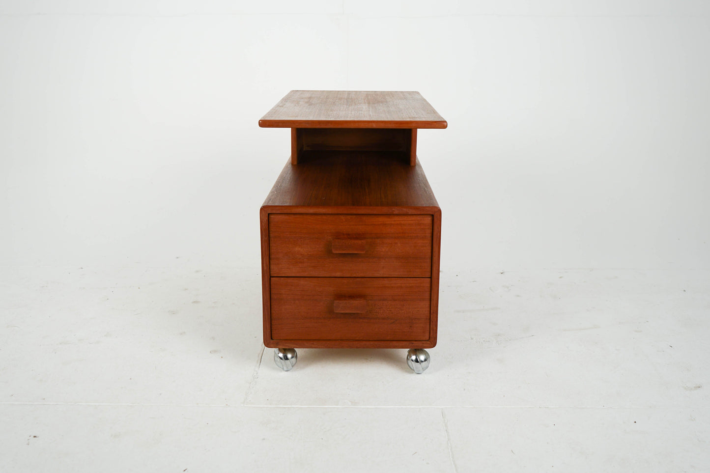Vintage Couchtisch aus Teakrollbar mit 2 Schubladen und Ablage