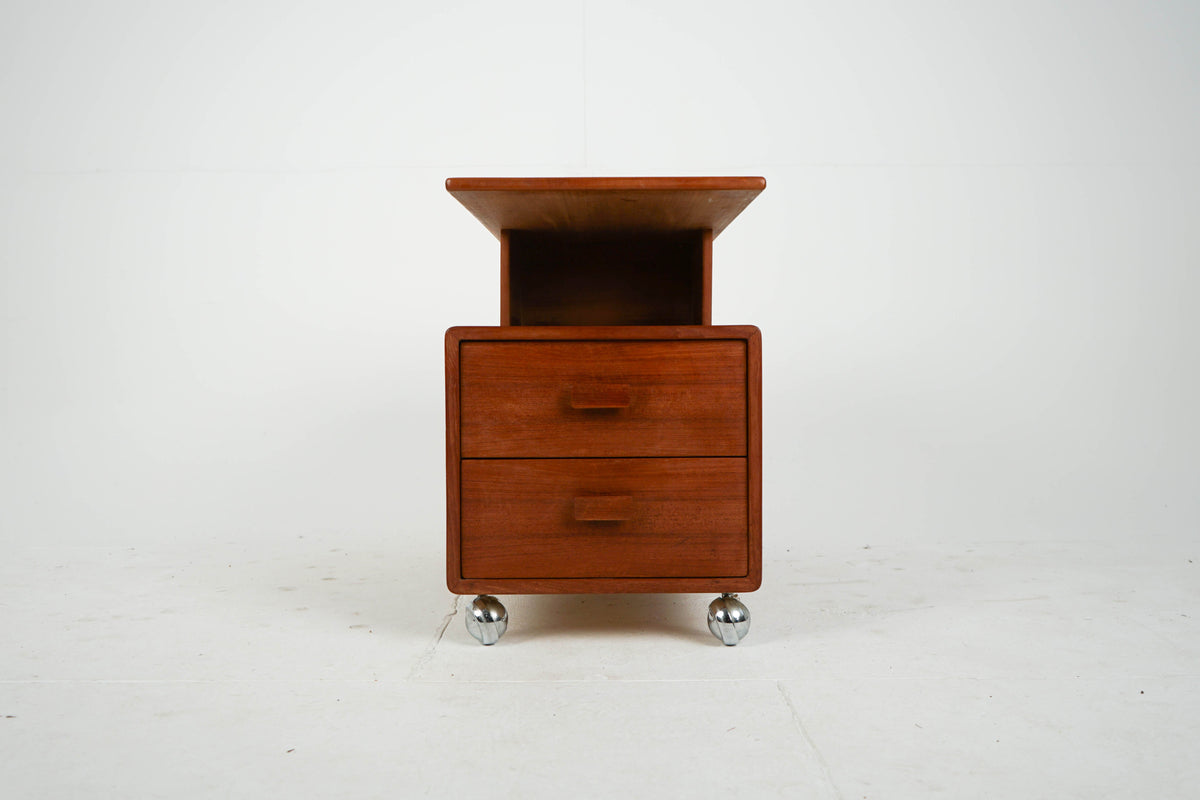 Vintage Couchtisch aus Teakrollbar mit 2 Schubladen und Ablage