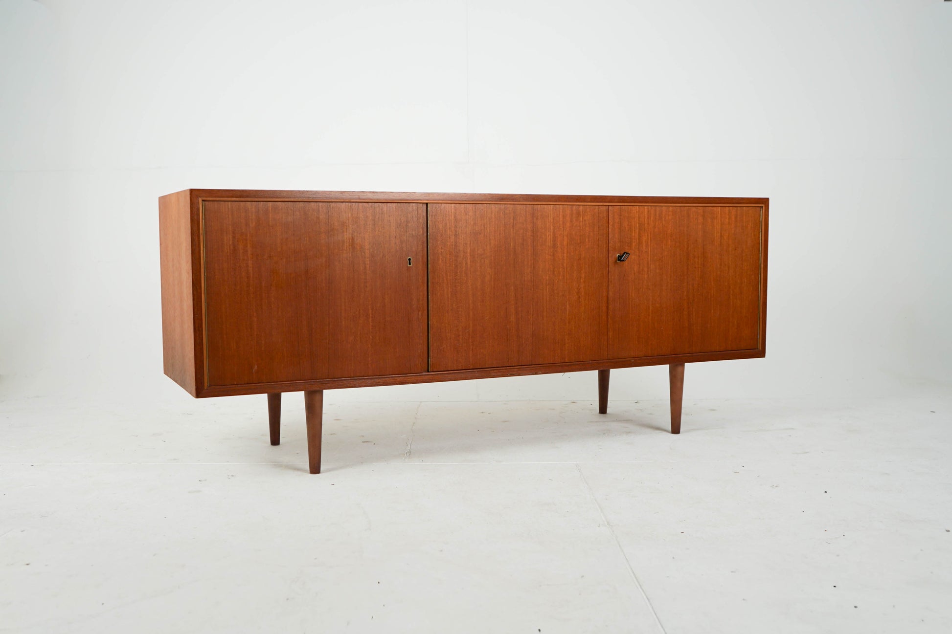 Vintage Sideboard Teak Vinyl-TV-Schrank