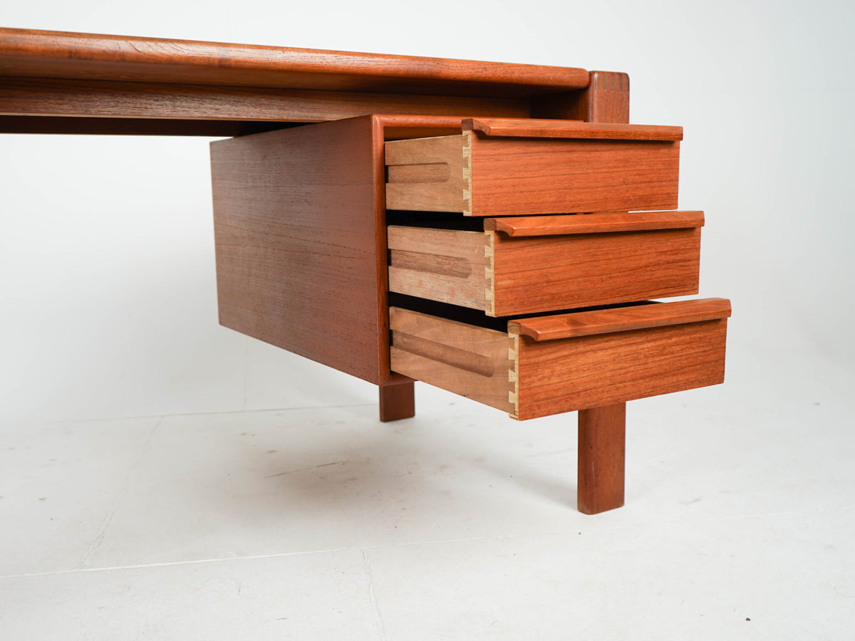 Vintage Teak Schreibtisch warmes Braun