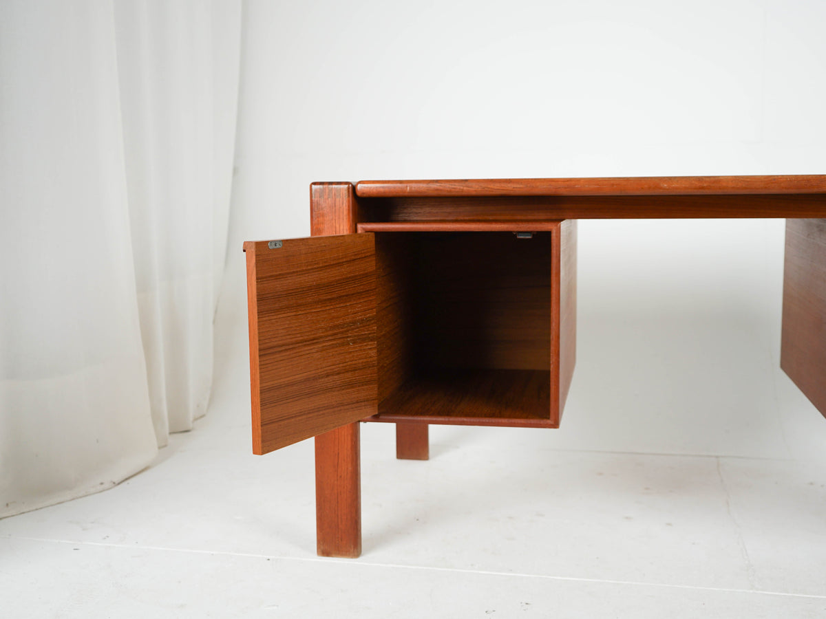 Vintage Teak Schreibtisch warmes Braun