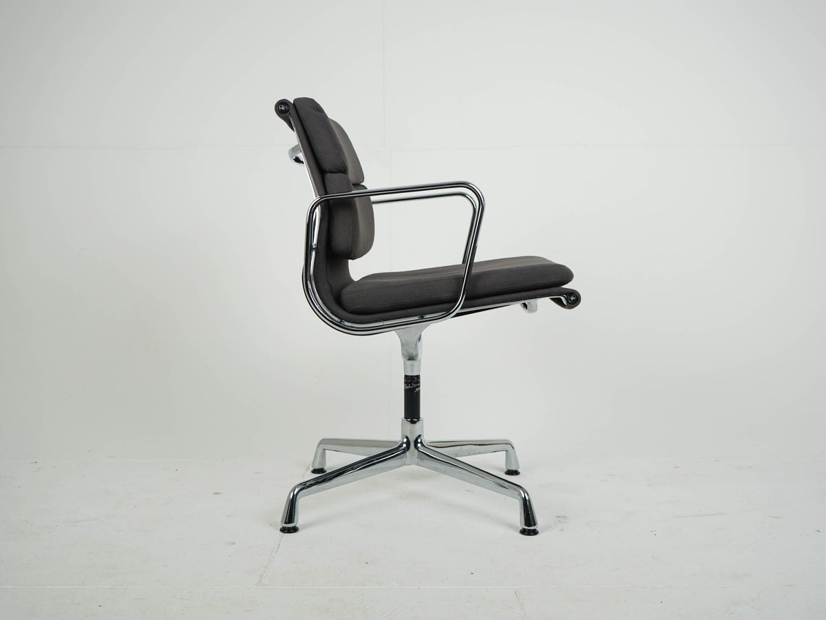 Vintage Stuhl EA208 Soft Pad von Charles und Ray Eames für Vitra Grau, Chrom