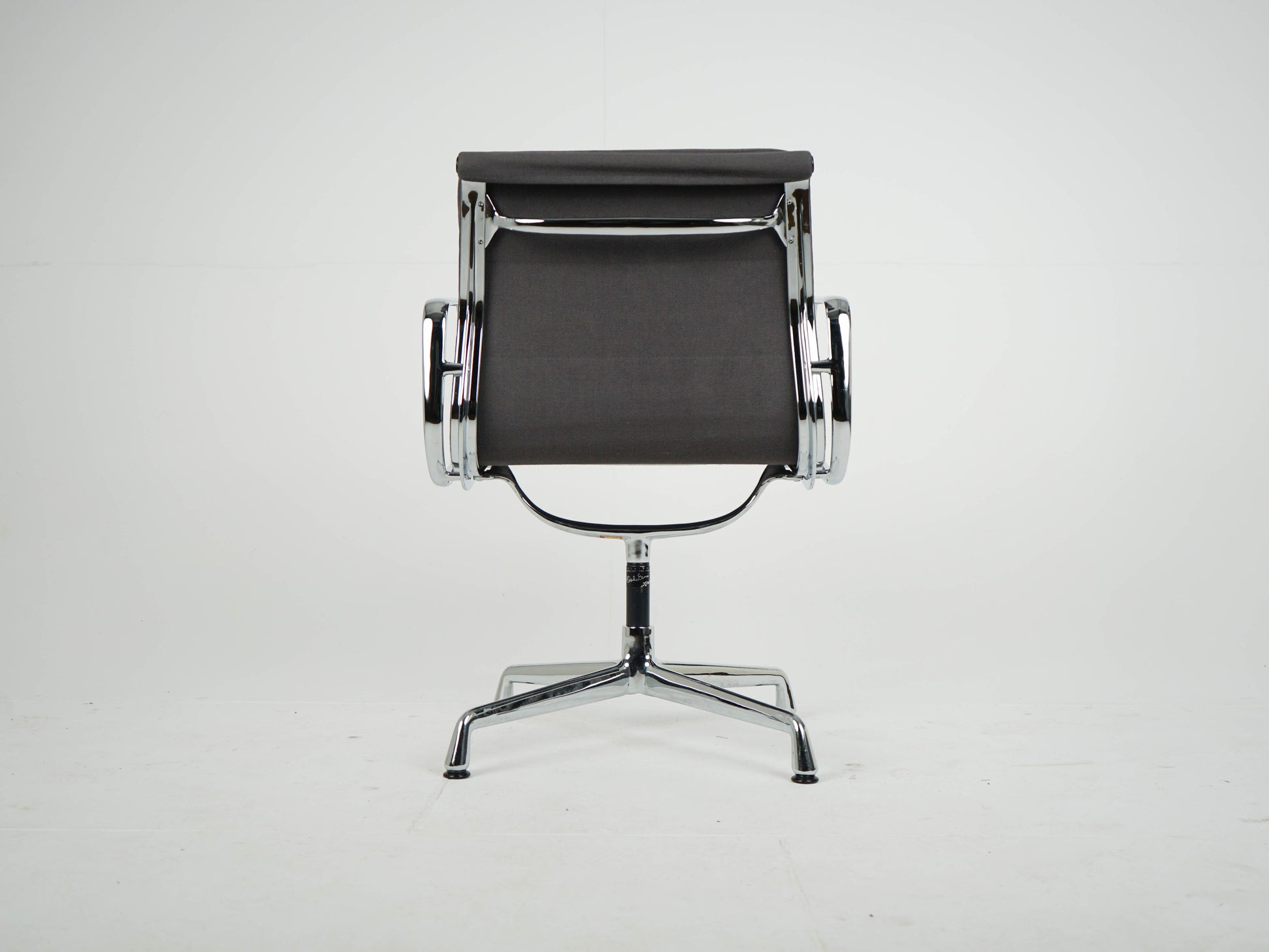 Vintage Stuhl EA208 Soft Pad von Charles und Ray Eames für Vitra Grau, Chrom