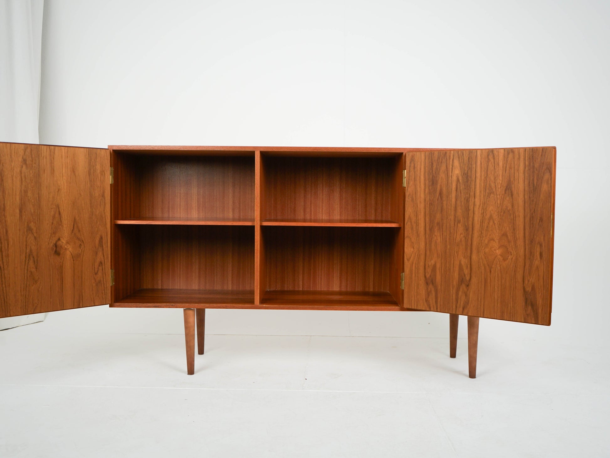 Vintage Sideboard Schrank aus Teakholz