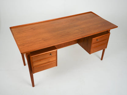 Vintage Schreibtisch von Peter Løvig Nielsen für Lovig Danish Design Teak