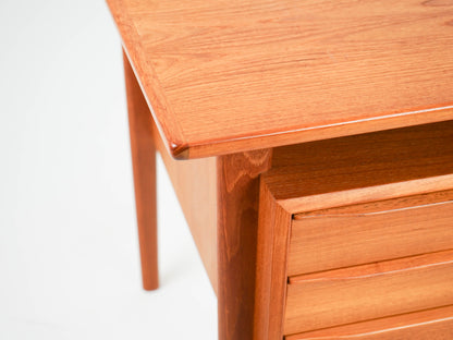 Vintage Schreibtisch von Peter Løvig Nielsen für Lovig Danish Design Teak