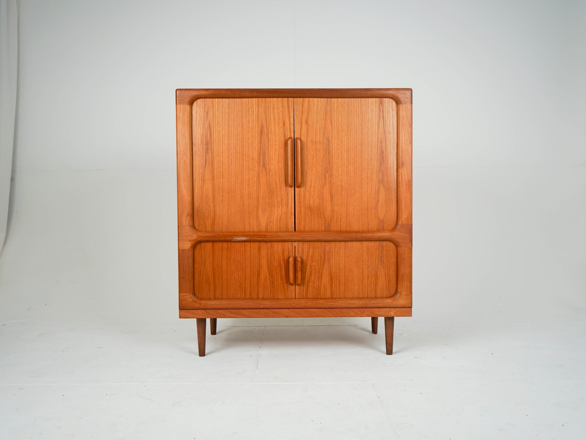 Vintage Schrank TV Vinyl von Dyrlund