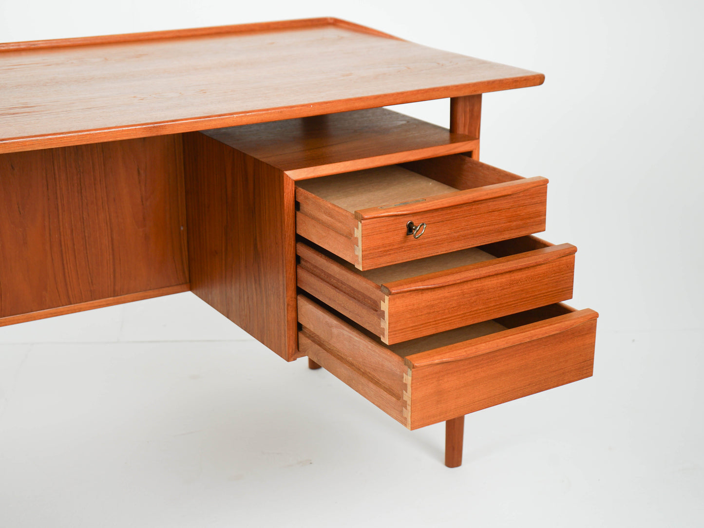 Vintage Schreibtisch von Peter Løvig Nielsen für Lovig Danish Design Teak