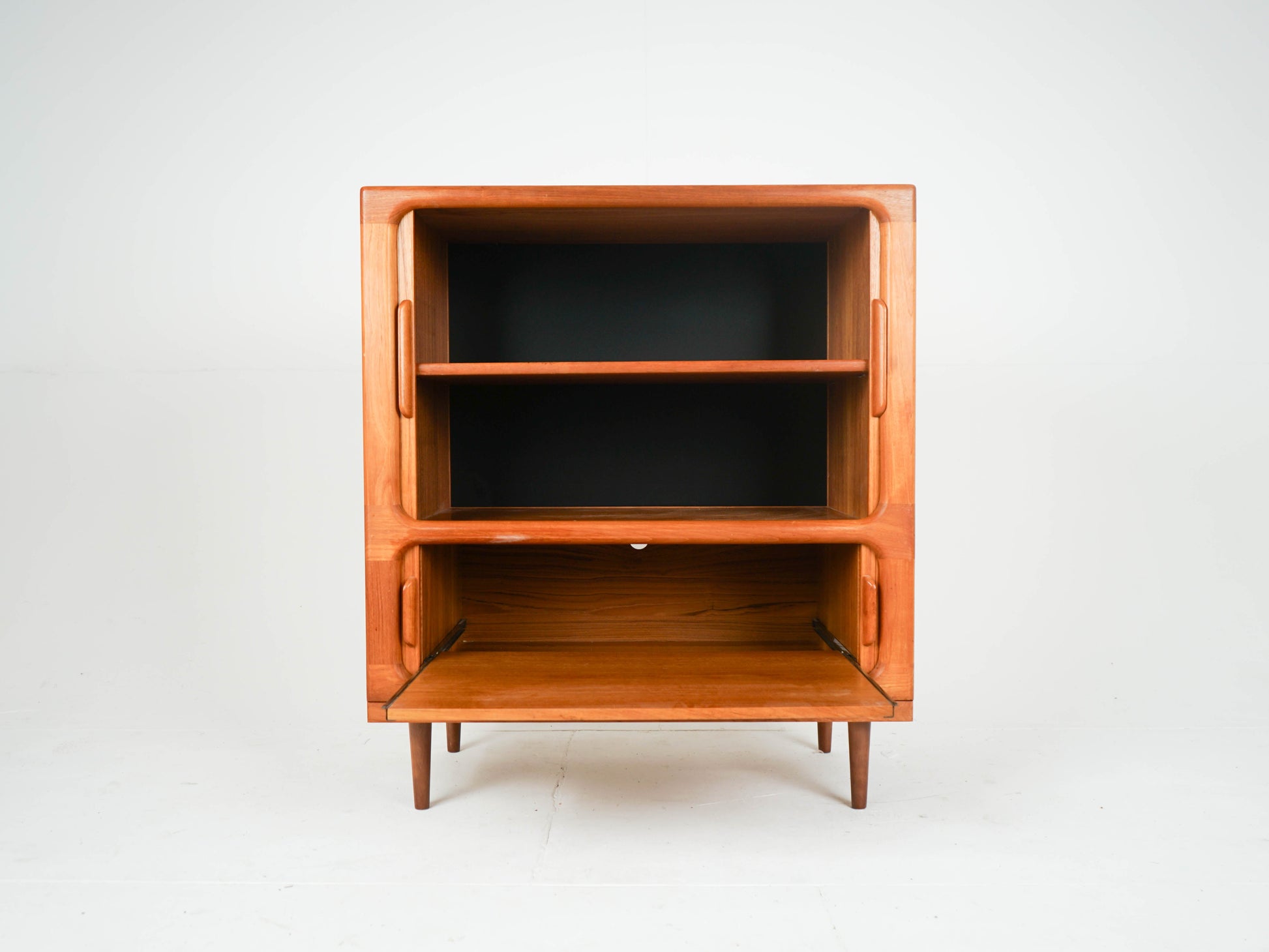 Vintage Schrank TV Vinyl von Dyrlund