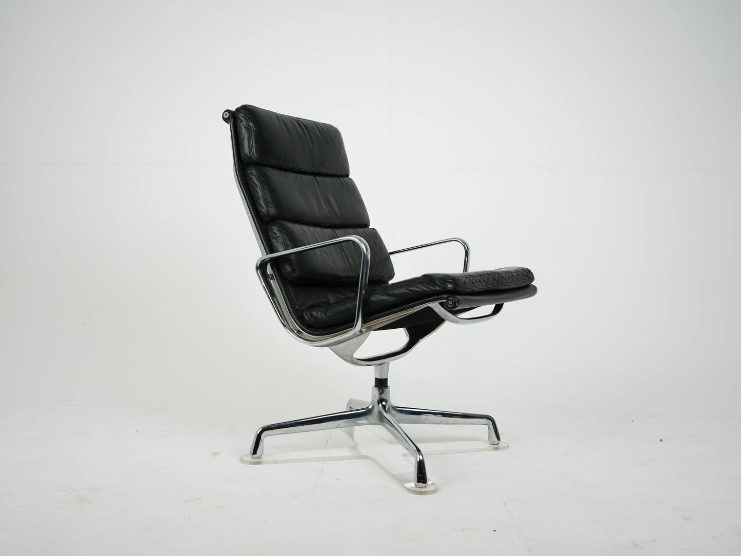 Vintage Lounge Chair EA 216 Soft Pad von Charles & Ray Eames für Hermann Miller
