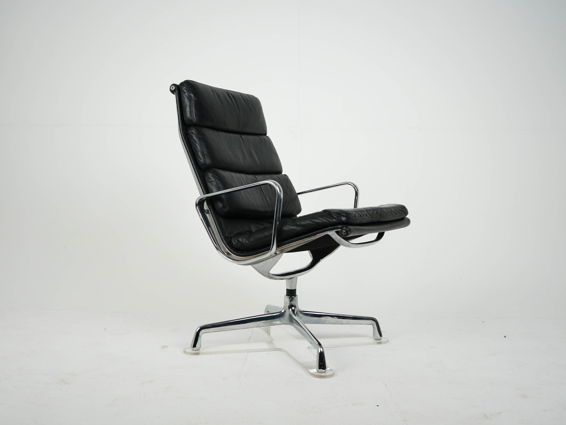 Vintage Lounge Chair EA 216 Soft Pad von Charles & Ray Eames für Hermann Miller