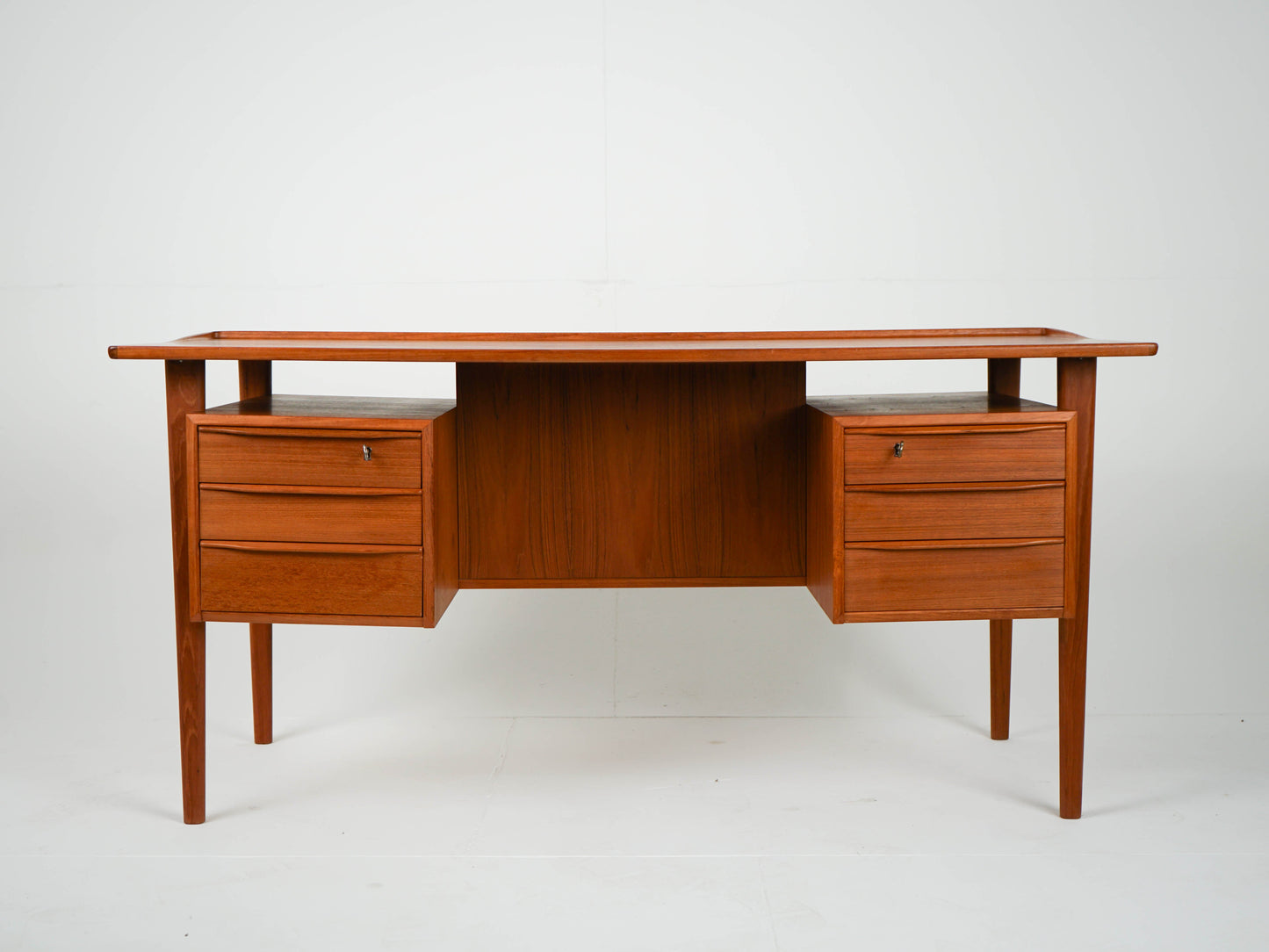 Vintage Schreibtisch von Peter Løvig Nielsen für Lovig Danish Design Teak