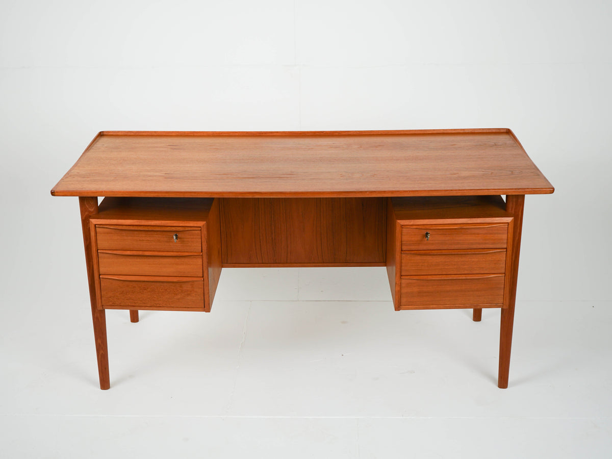 Vintage Schreibtisch von Peter Løvig Nielsen für Lovig Danish Design Teak