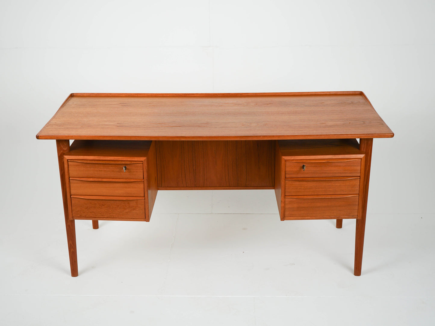 Vintage Schreibtisch von Peter Løvig Nielsen für Lovig Danish Design Teak