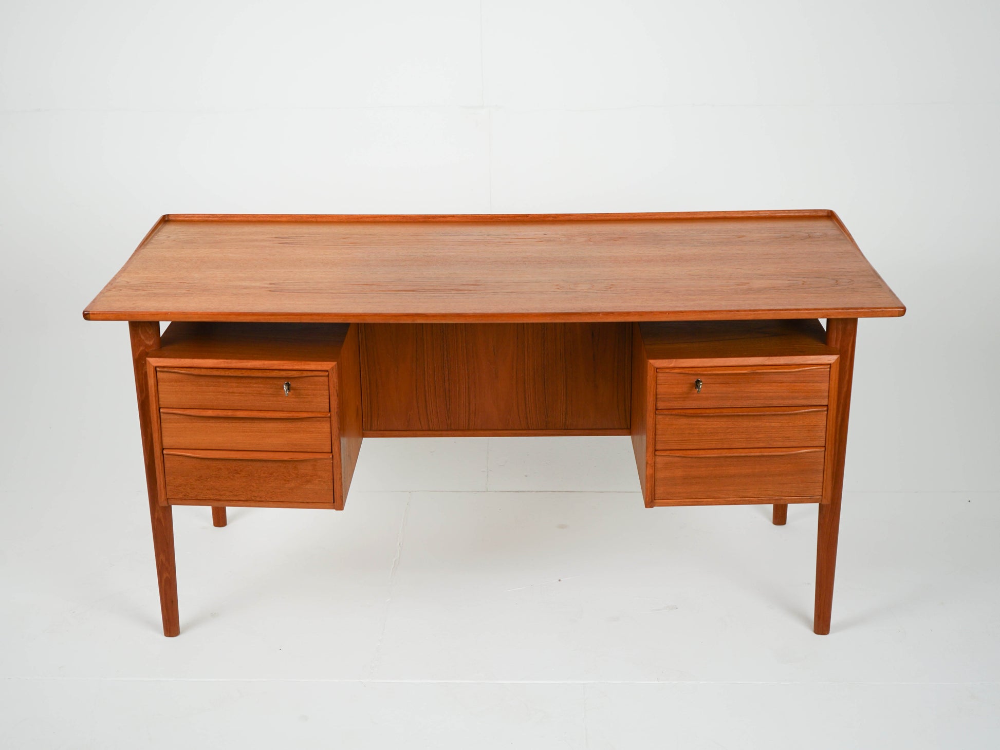 Vintage Schreibtisch von Peter Løvig Nielsen für Lovig Danish Design Teak
