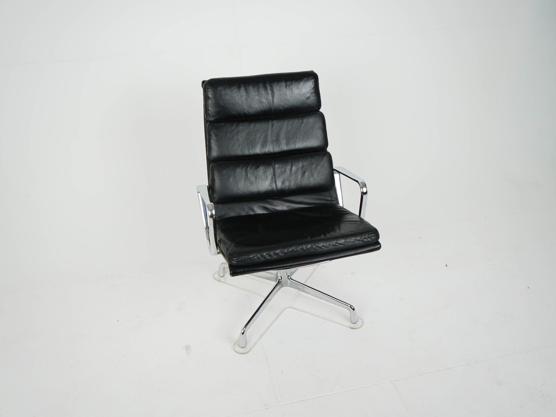 Vintage Lounge Chair EA 216 Soft Pad von Charles & Ray Eames für Hermann Miller
