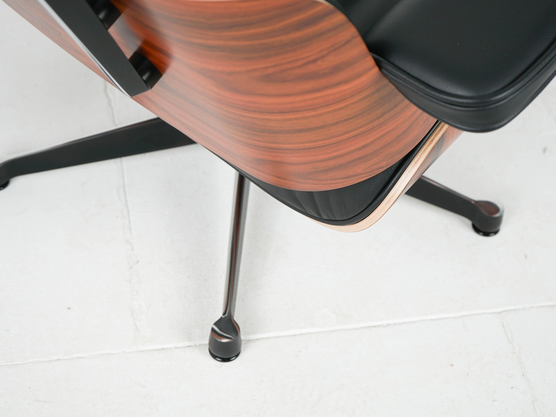 Vintage Sessel Eames Lounge Chair und Ottoman von Charles und Ray Eames für Vitra Schwarz