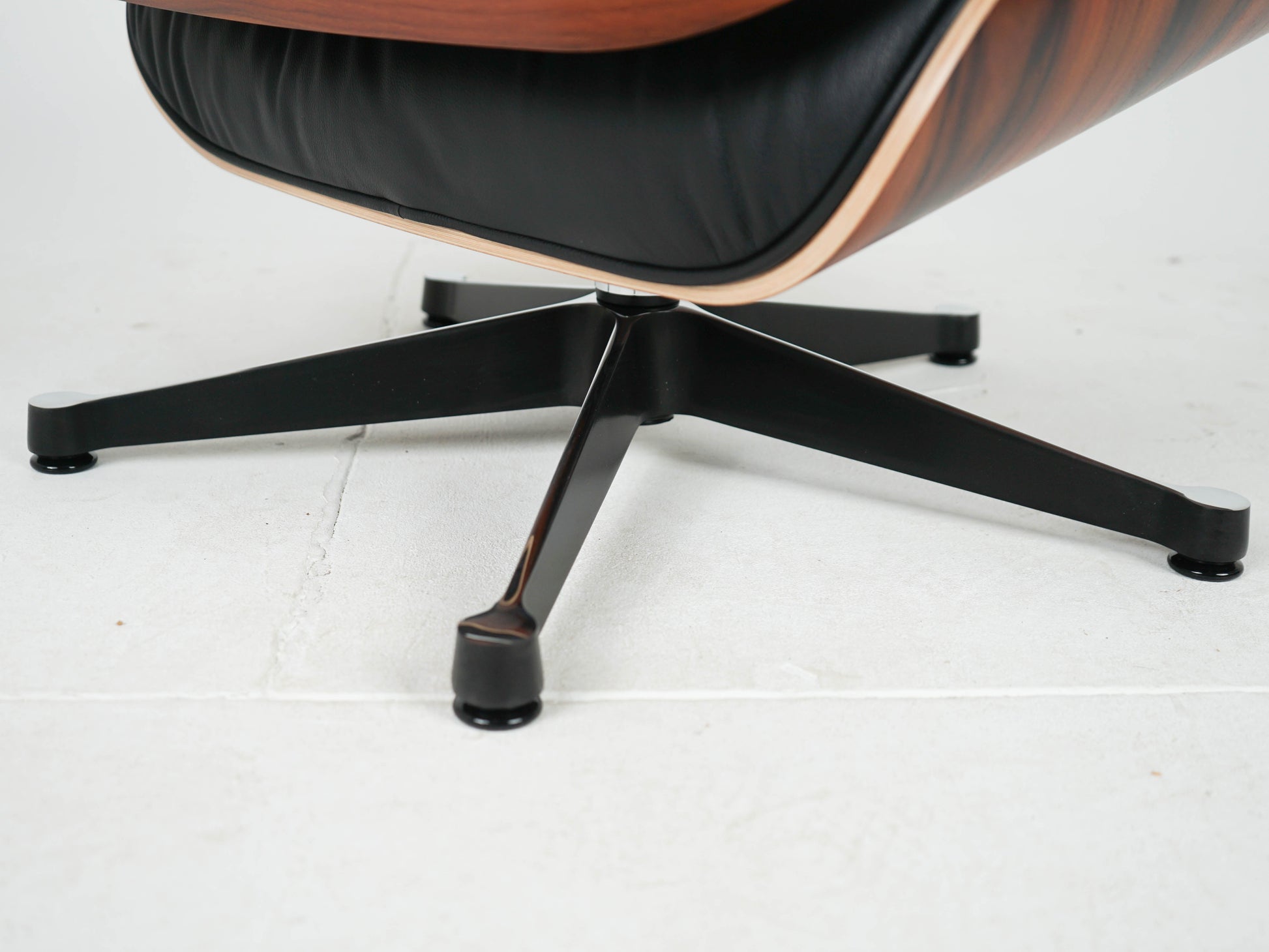 Vintage Sessel Eames Lounge Chair und Ottoman von Charles und Ray Eames für Vitra Schwarz