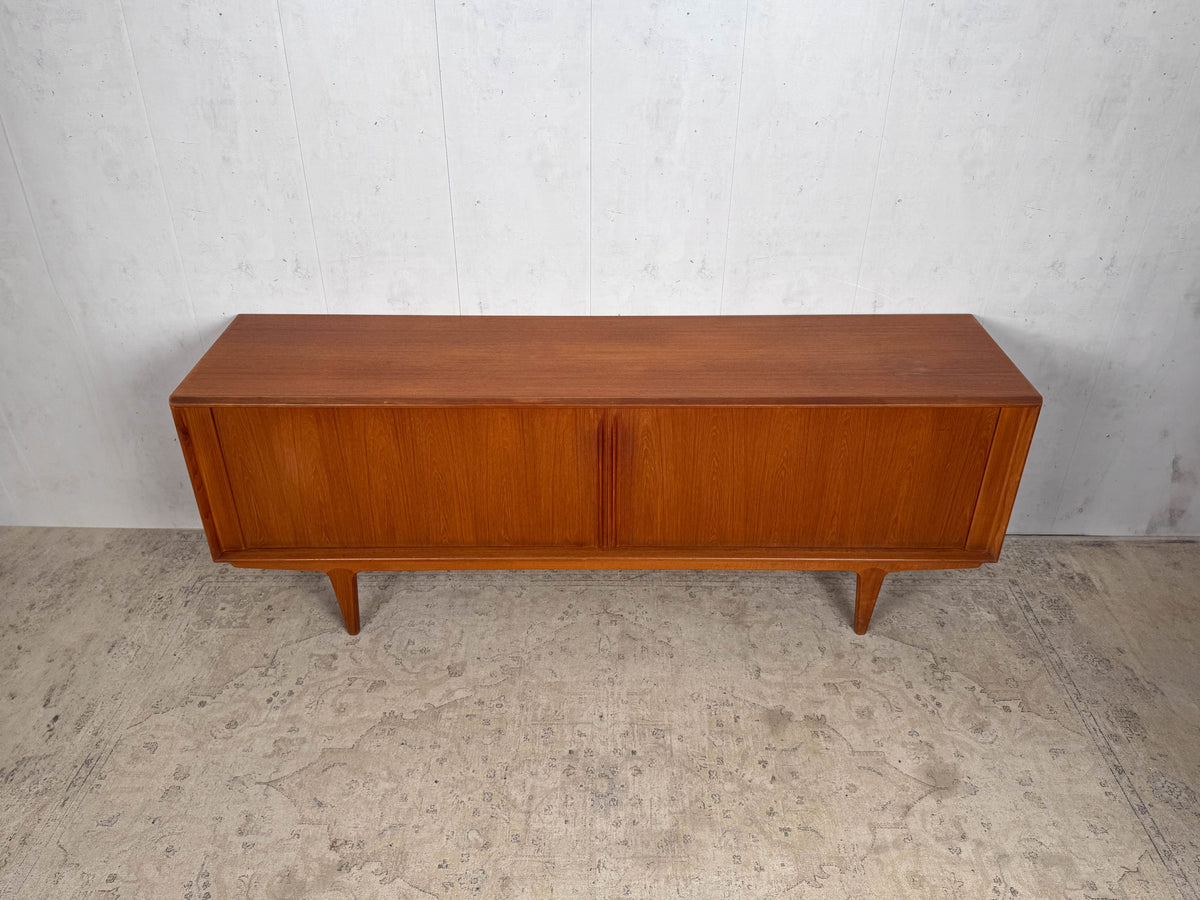 Buffet vintage en teck par Isabel Bernhard pour Pedersen and Son