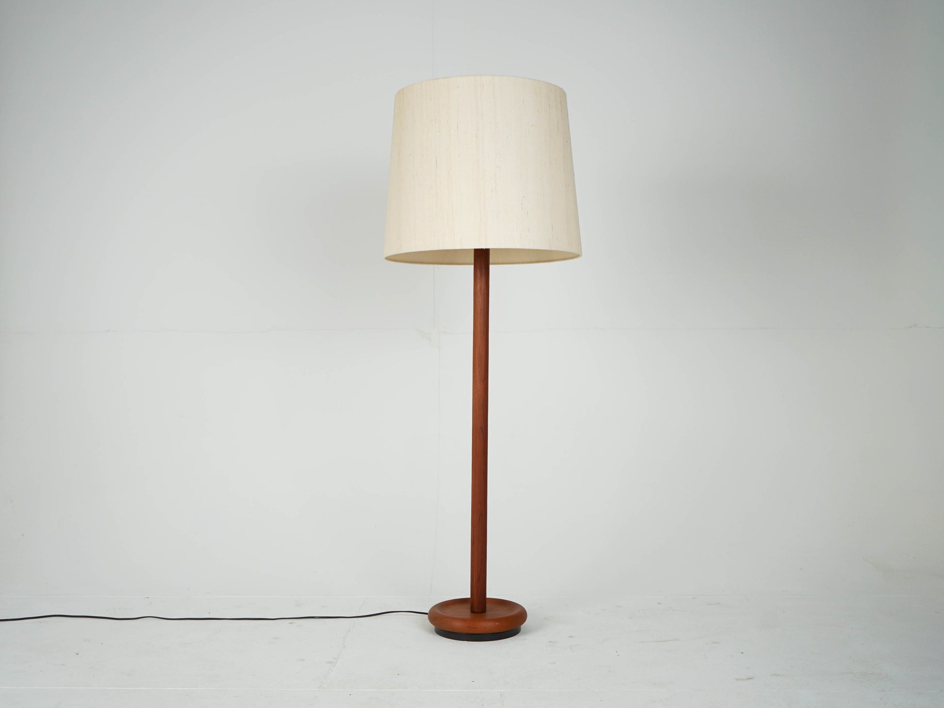Vintage Stehlampe Teak naturbelassenes Material