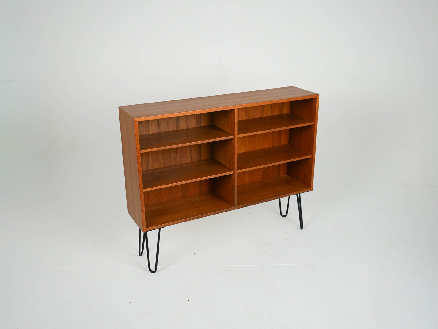 Vintage Sideboard Vinylregal Teak auf Metallbeinen