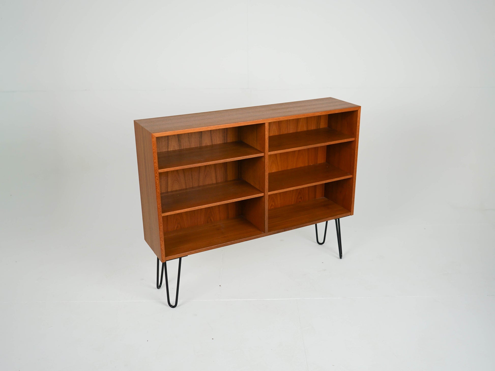 Vintage Sideboard Vinylregal Teak auf Metallbeinen