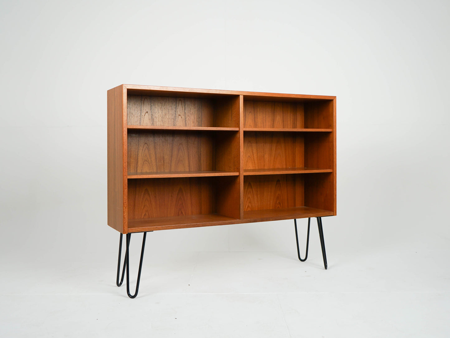 Vintage Sideboard Vinylregal Teak auf Metallbeinen