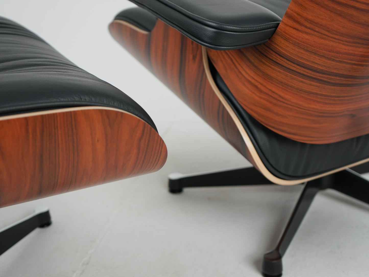 Vintage Sessel Eames Lounge Chair und Ottoman von Charles und Ray Eames für Vitra Schwarz